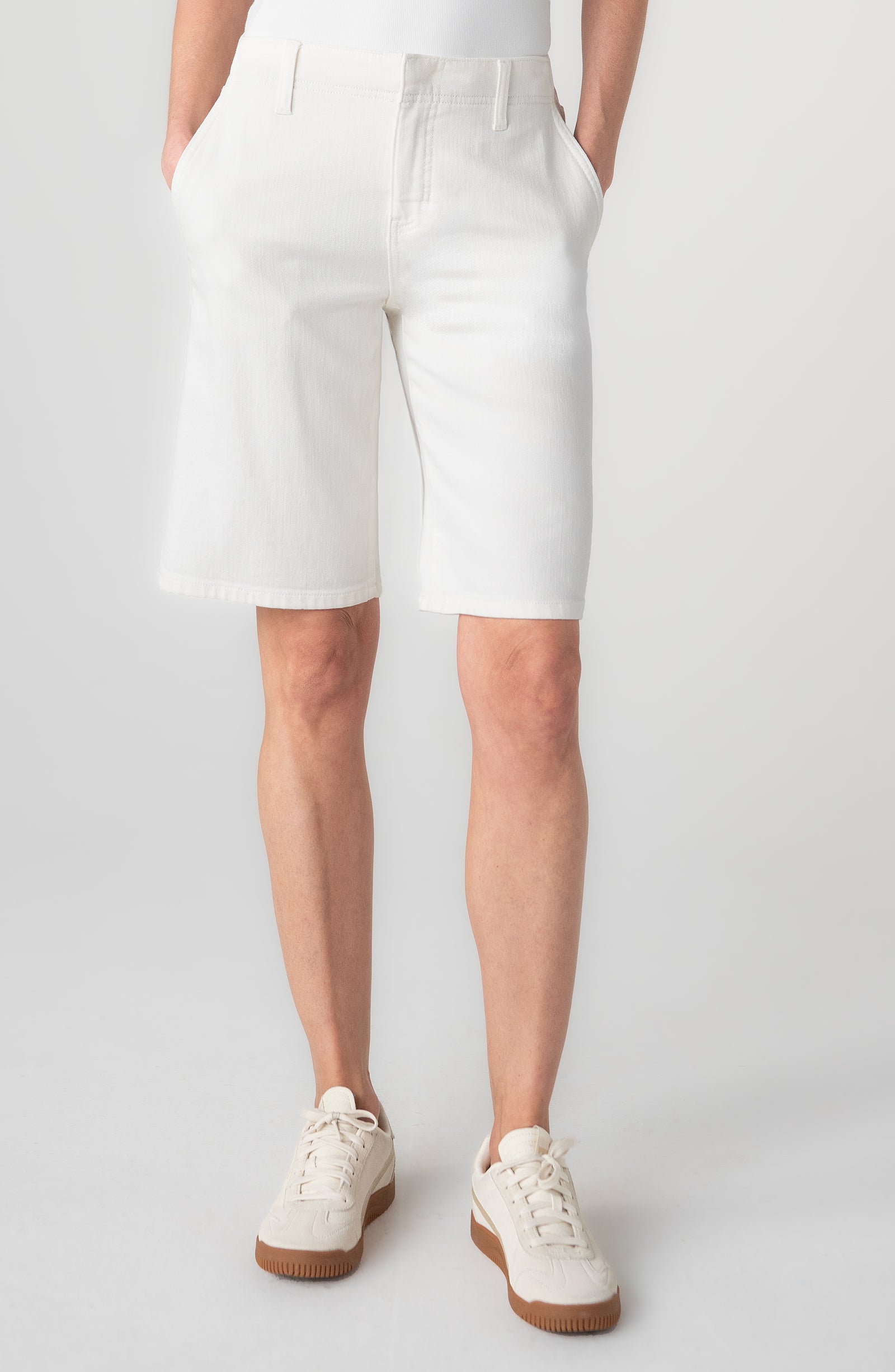 Liverpool Weekender Short in White