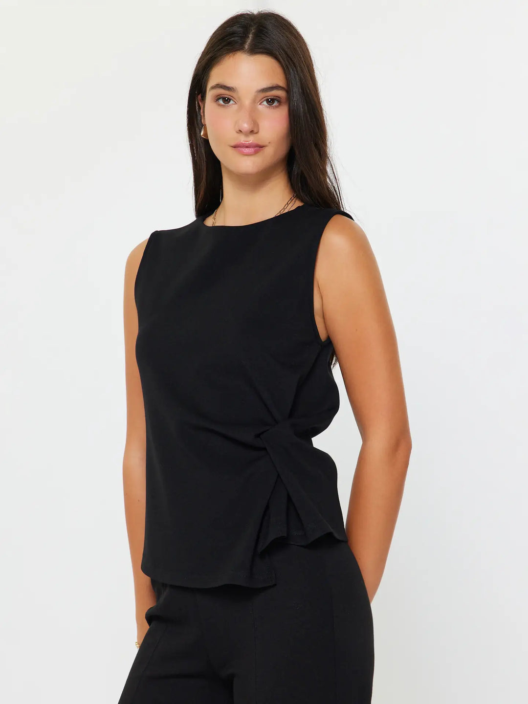 Elegant Sleeveless Twist Front Top