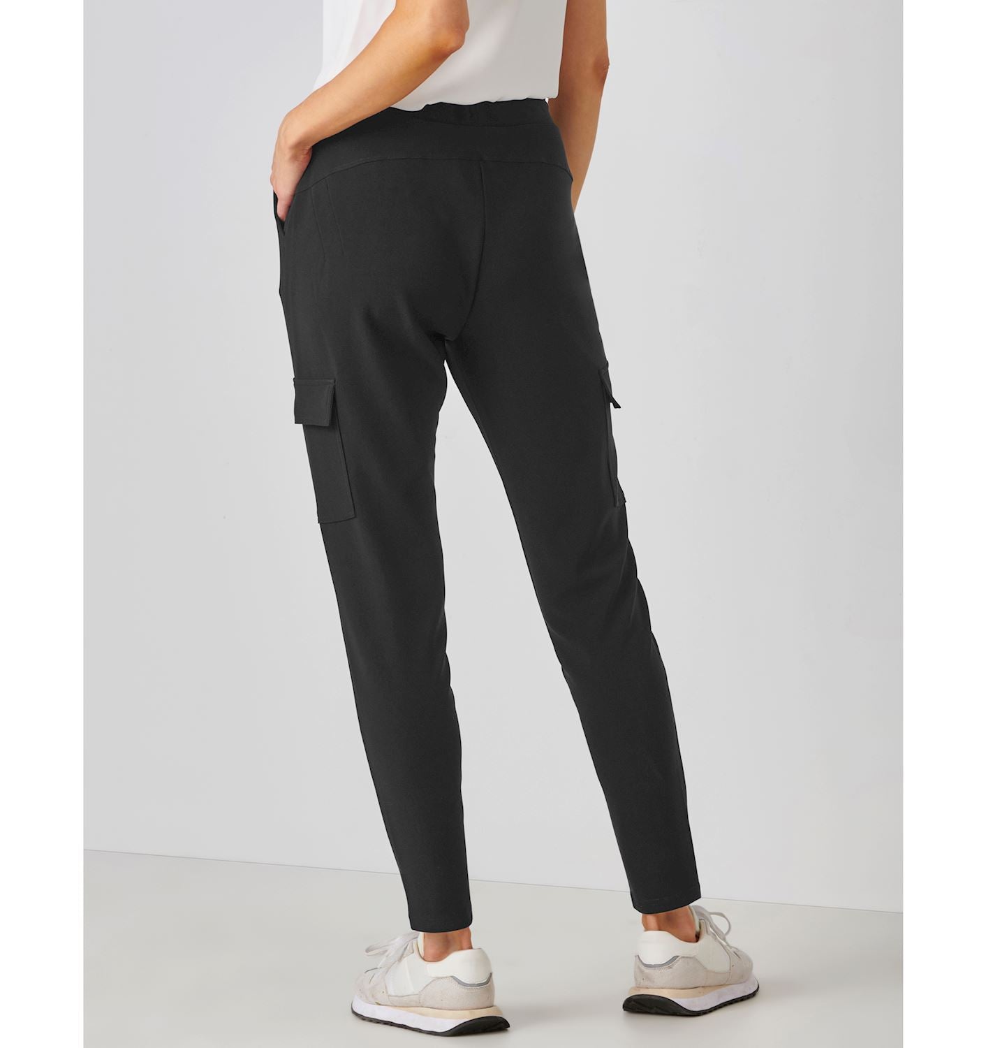 Sculpted Cargo Athleisure Pant