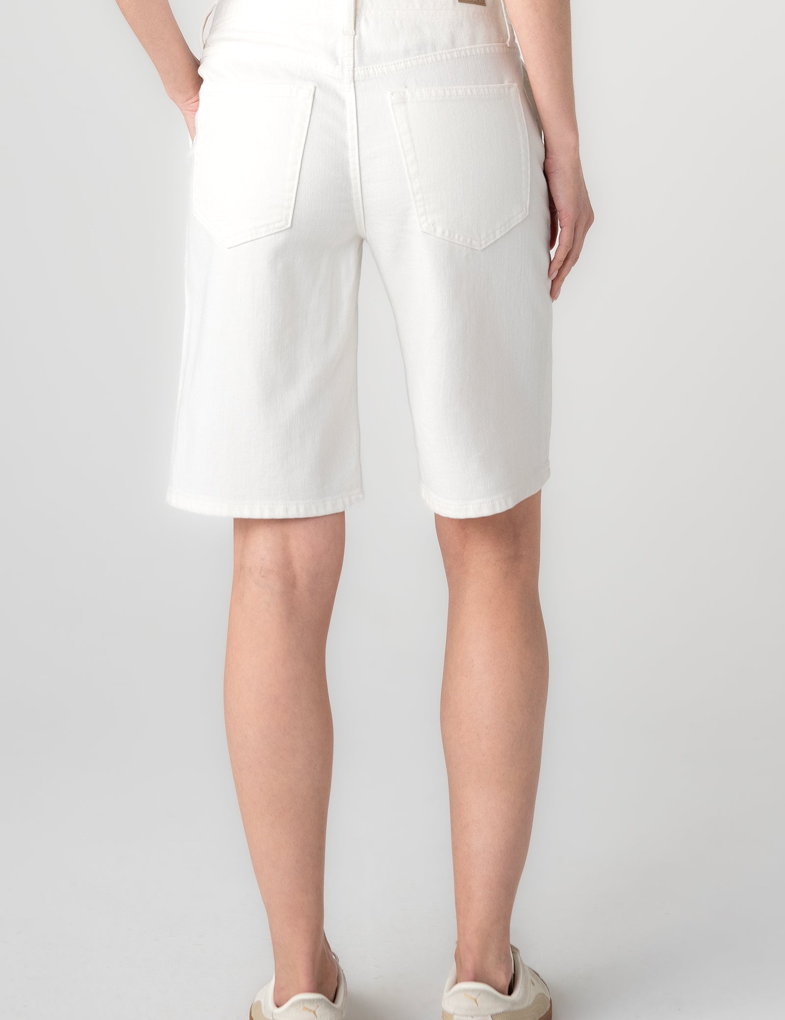 Liverpool Weekender Short in White