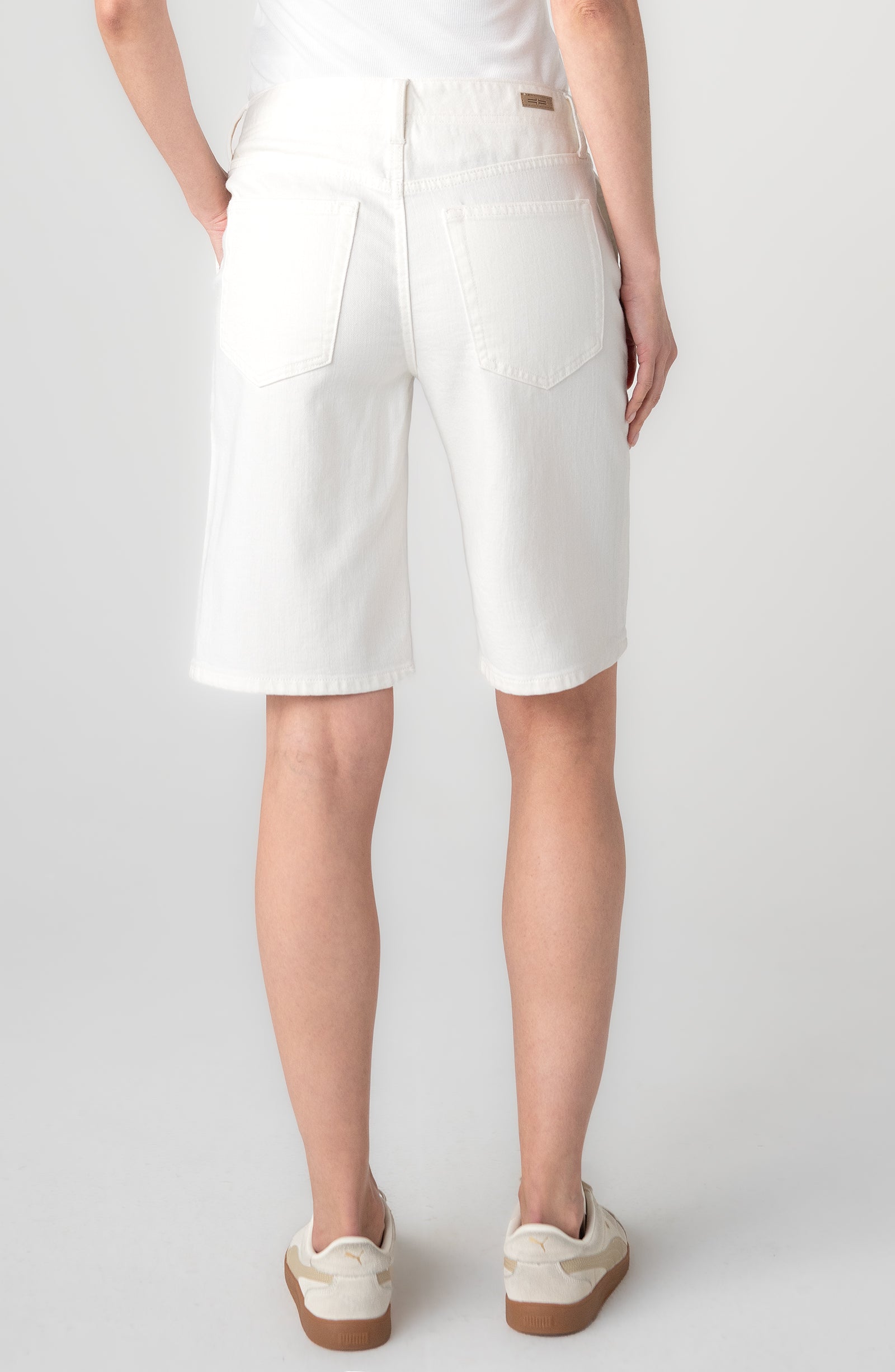Liverpool Weekender Short in White